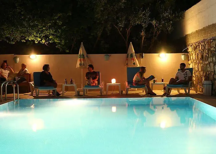 Arya Hotel 3*